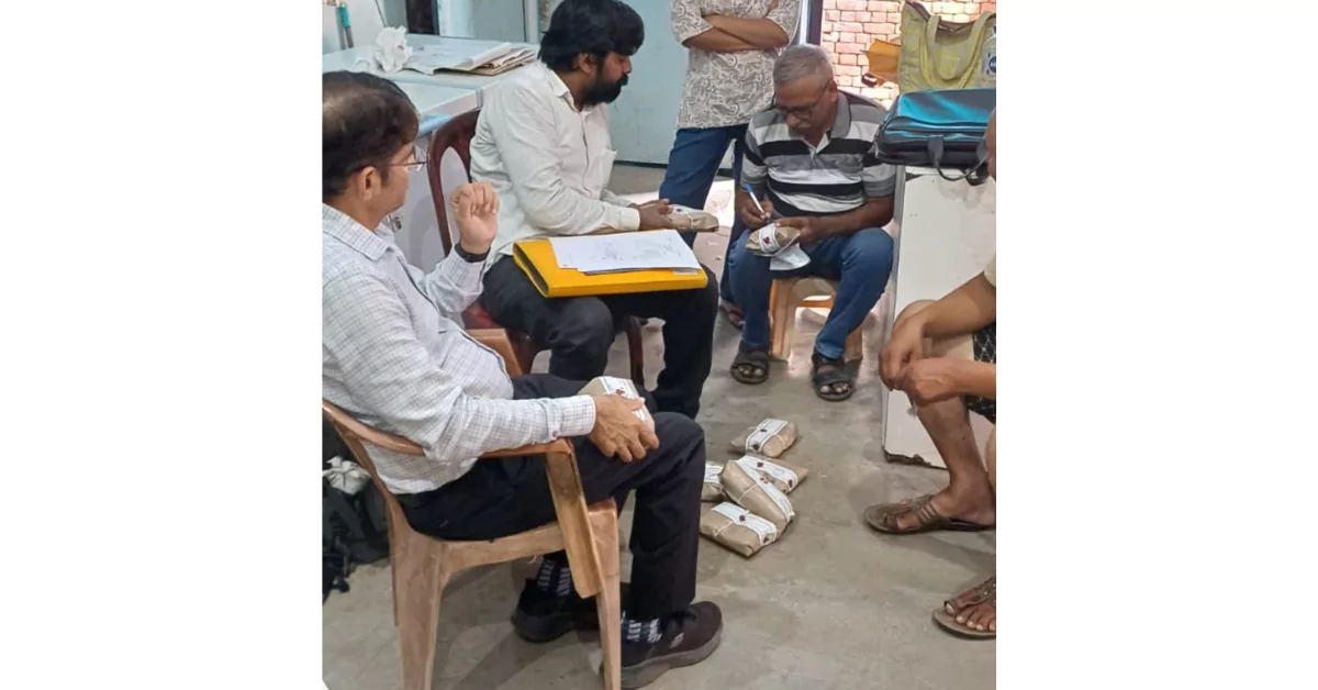 आगरा खाद्य सुरक्षा, नवरात्र 2025, खाद्य पदार्थ जांच, साबूदाना, सरसों तेल, बेसन, खाद्य सुरक्षा अभियान, खाद्य निरीक्षण आगरा, सुरक्षित खाद्य उत्पाद, त्योहारों में खाद्य जांच