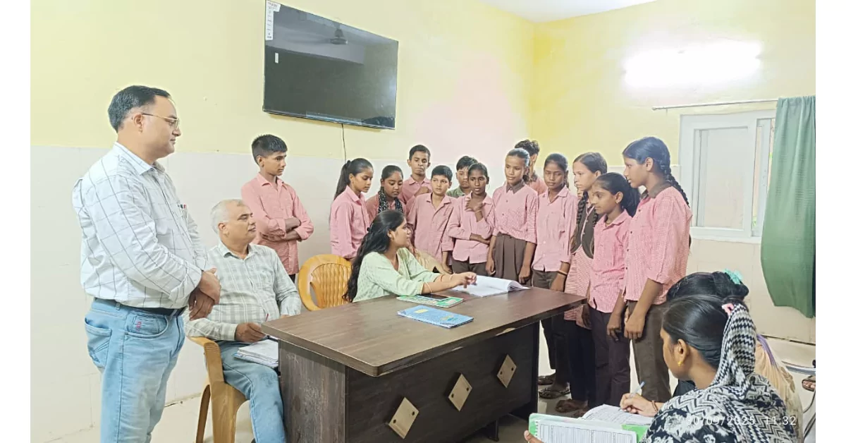 मिशन शक्ति 5.0, फतेहाबाद स्वास्थ्य केंद्र भ्रमण, बच्चों में स्वास्थ्य जागरूकता, बाल स्वास्थ्य अभियान, स्वच्छता शिक्षा, स्वस्थ खान-पान, प्राथमिक विद्यालय आगरा, टीकाकरण जागरूकता, स्वास्थ्य शिविर, बच्चों के लिए स्वास्थ्य शिक्षा