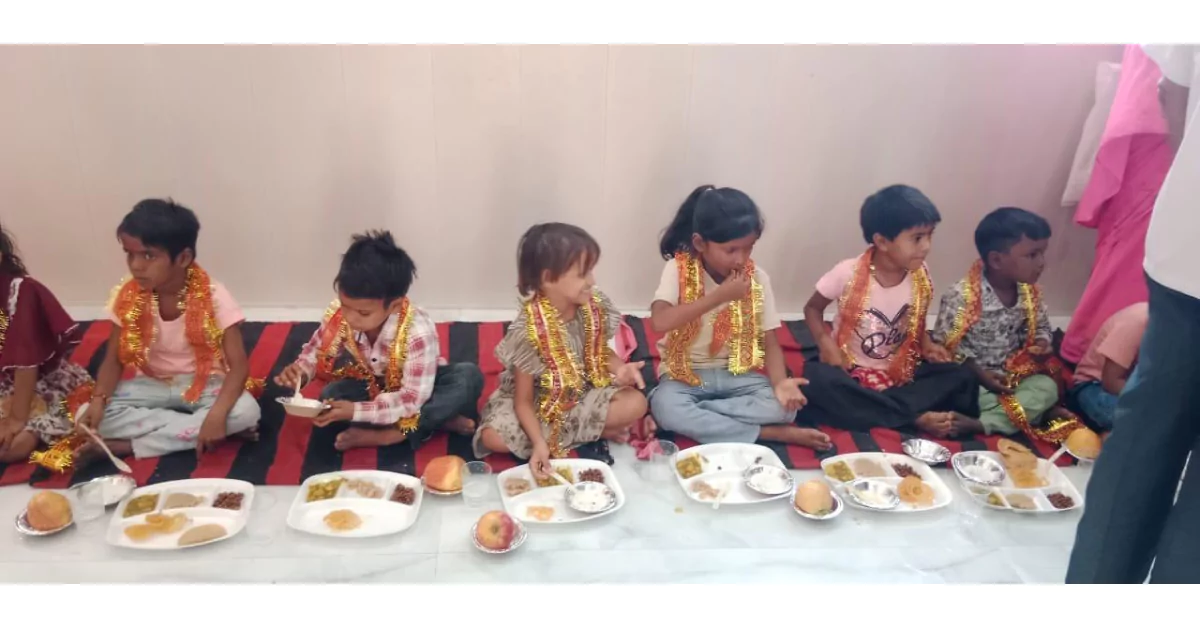 आगरा के खेरागढ़ में मिशन शक्ति 5.0 अभियान के तहत कन्या पूजन, कन्या भोज और गोद भराई कार्यक्रम हुआ संपन्न। विभागों ने स्टॉल लगाकर योजनाओं की जानकारी दी, 07 कन्या सुमंगला आवेदन भी हुए।