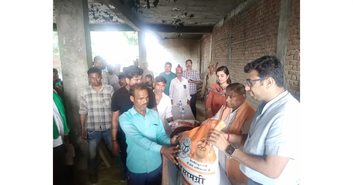 फतेहाबाद बाढ़ राहत, आगरा बाढ़ प्रभावित गांव, जिलाधिकारी अरविंद मल्लप्पा बंगारी, विधायक छोटेलाल वर्मा, फतेहाबाद बाढ़ निरीक्षण, बाढ़ राहत सामग्री वितरण, नगरिया रामकरण बाढ़, गढ़ी भज्जै बाढ़, आगरा बाढ़ समाचार, यूपी बाढ़ राहत 2025, फसल नुकसान सर्वे, बाढ़ मुआवजा उत्तर प्रदेश, आगरा समाचार