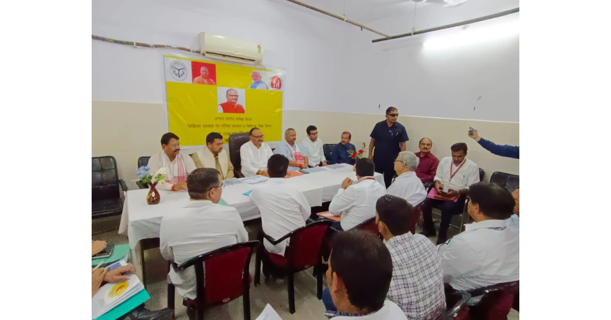 उपमुख्यमंत्री ब्रजेश पाठक, आगरा जिला अस्पताल निरीक्षण, आगरा स्वास्थ्य सेवाएं, स्वास्थ्य विभाग समीक्षा बैठक, सेवा पर्व स्वास्थ्य कैंप, आरोग्य मेले आगरा, महिलाओं का स्वास्थ्य अभियान, उत्तर प्रदेश स्वास्थ्य समाचार