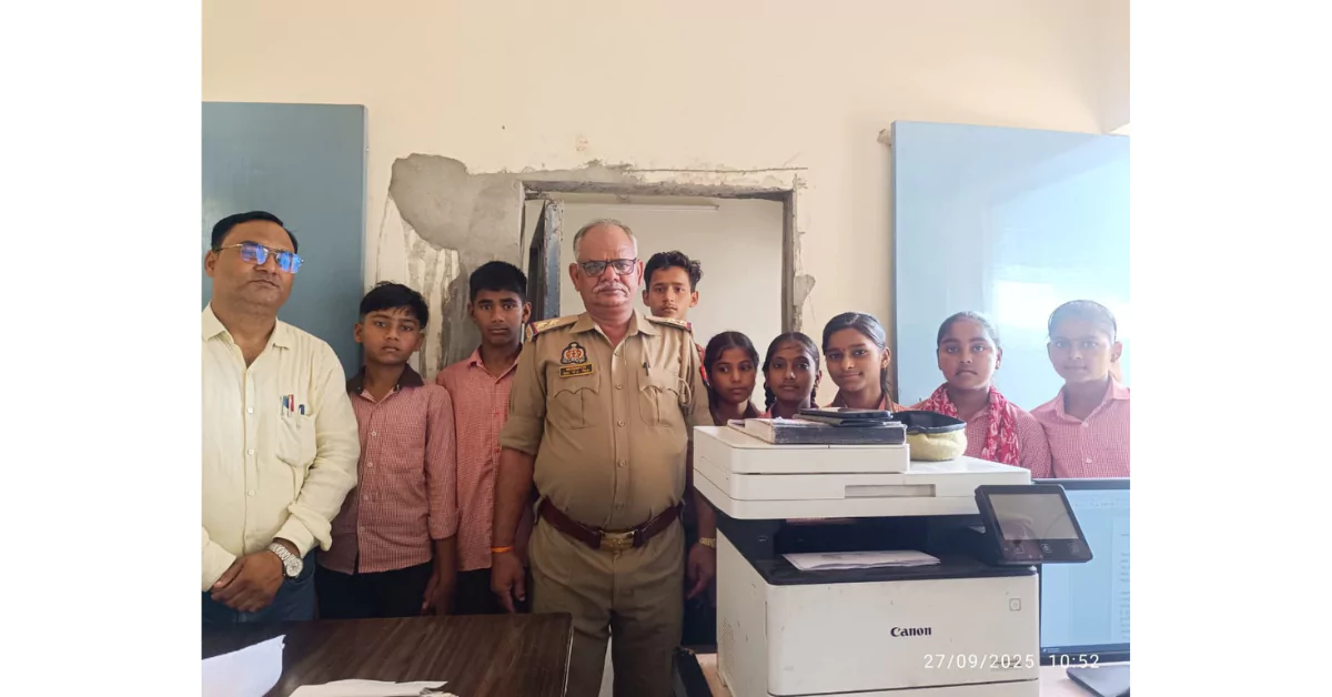 मिशन शक्ति 5.0, पुलिस थाना भ्रमण, फतेहाबाद आगरा, बच्चों की सुरक्षा जागरूकता, डायल 112, महिला हेल्पलाइन 1090, विद्यालय भ्रमण, कानून व्यवस्था, अनिल कुमार नोडल शिक्षक, मिशन शक्ति अभियान