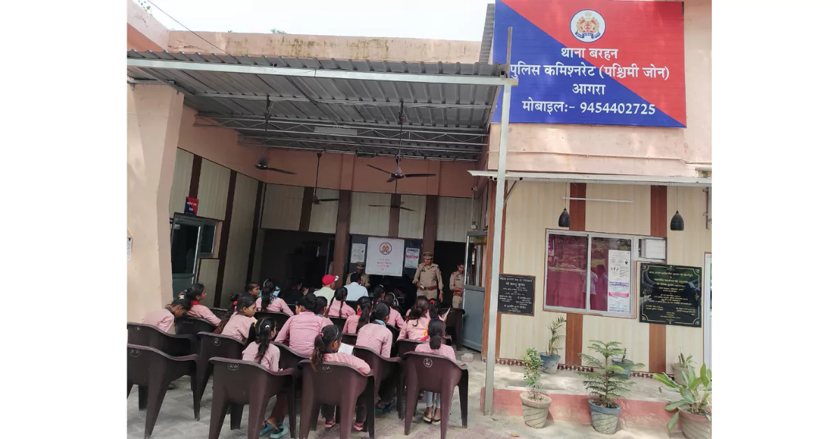 मिशन शक्ति 5.0, आगरा मिशन शक्ति, महिला सुरक्षा अभियान, छात्राओं का पुलिस भ्रमण, गुड टच बैड टच, महिला हेल्पलाइन नंबर, आत्मरक्षा प्रशिक्षण