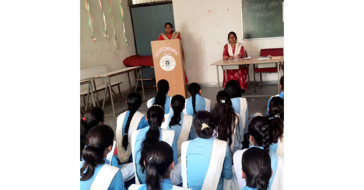 मिशन शक्ति 5.0 आगरा, महिला शक्ति सभा 2025, नुक्कड़ नाटक महिला जागरूकता, छात्राओं को कानूनी अधिकार, महिला सुरक्षा हेल्पलाइन नंबर यूपी, महिला सशक्तिकरण अभियान आगरा, बेसिक शिक्षा विभाग कार्यक्रम