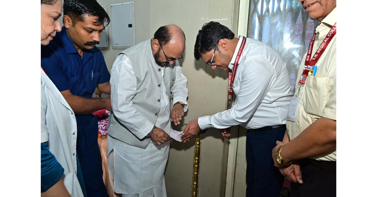 स्वस्थ्य नारी सशक्त परिवार, स्वास्थ्य शिविर आगरा, एसएन मेडिकल कॉलेज स्वास्थ्य शिविर, योगेंद्र उपाध्याय स्वास्थ्य शिविर, महिला स्वास्थ्य अभियान, नि:शुल्क महिला जांच, women health awareness, Agra medical camp, free women health checkup, mission health india