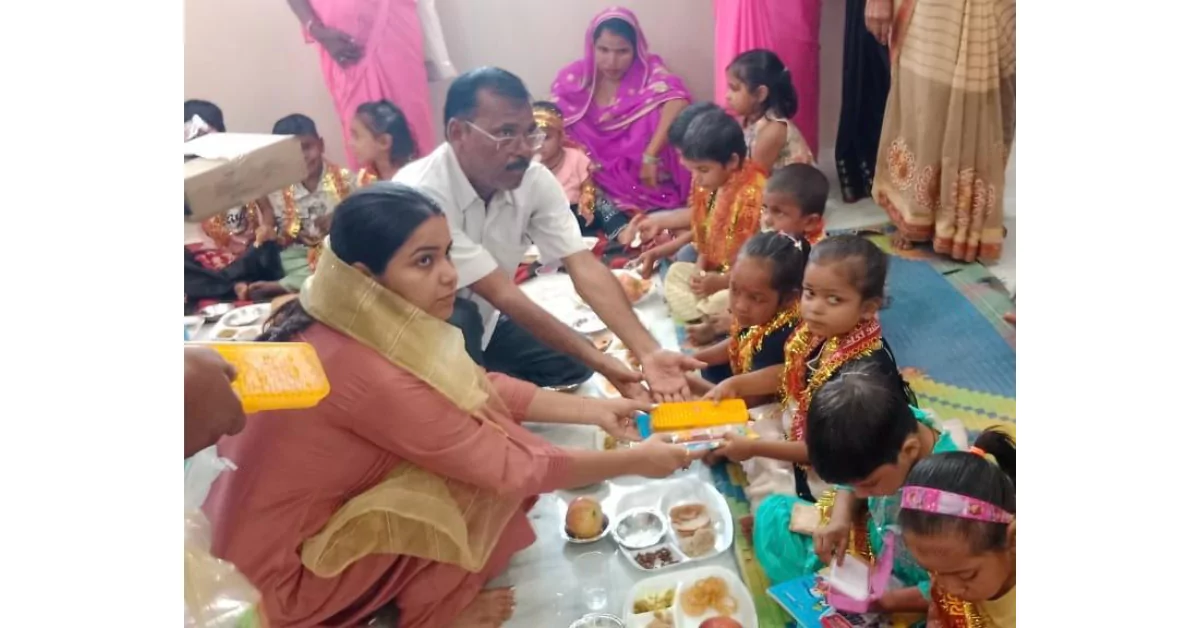 आगरा के खेरागढ़ में मिशन शक्ति 5.0 अभियान के तहत कन्या पूजन, कन्या भोज और गोद भराई कार्यक्रम हुआ संपन्न। विभागों ने स्टॉल लगाकर योजनाओं की जानकारी दी, 07 कन्या सुमंगला आवेदन भी हुए।