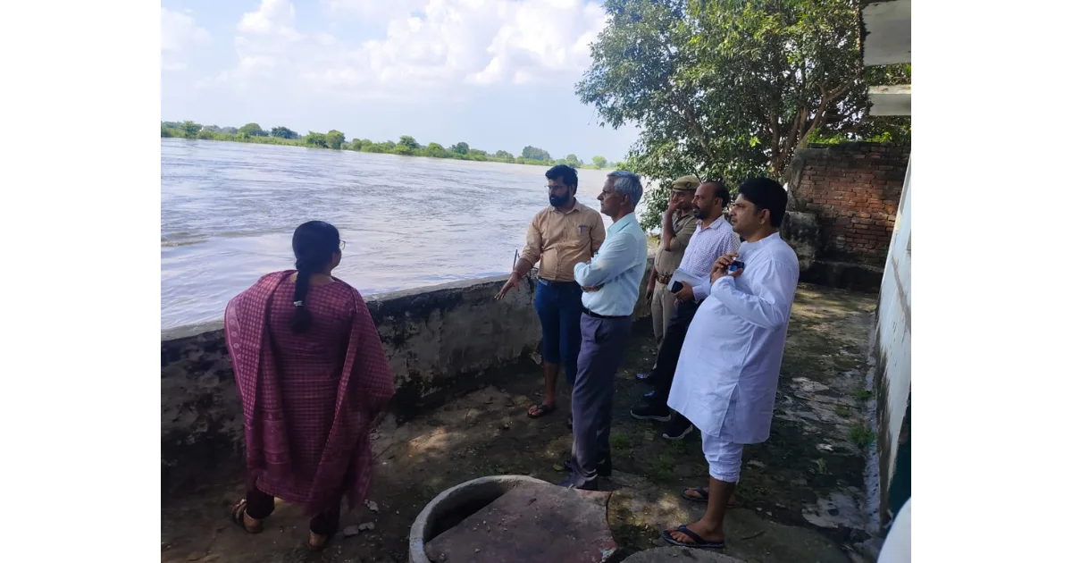 आगरा बाढ़ निरीक्षण, मंडलायुक्त शैलेन्द्र कुमार सिंह, यमुना नदी बाढ़, आगरा बाढ़ राहत शिविर, नगला सोमनाथ बाढ़, कैलाश घाट बाढ़ स्थिति