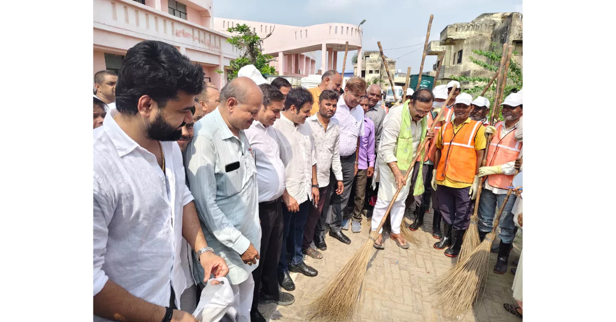 प्रधानमंत्री नरेंद्र मोदी जन्मदिवस 2025, सांसद राजकुमार चाहर किरावली, स्वस्थ नारी सशक्त परिवार अभियान, राष्ट्रीय पोषण माह 2025, प्रधानमंत्री मोदी 75वां जन्मदिवस कार्यक्रम, किरावली सामुदायिक स्वास्थ्य केंद्र कार्यक्रम, आगरा पोषण अभियान, फतेहपुर सीकरी सांसद चाहर, पीएम सुरक्षा बीमा योजना 75000 पंजीकरण, स्वच्छ भारत अभियान किरावली