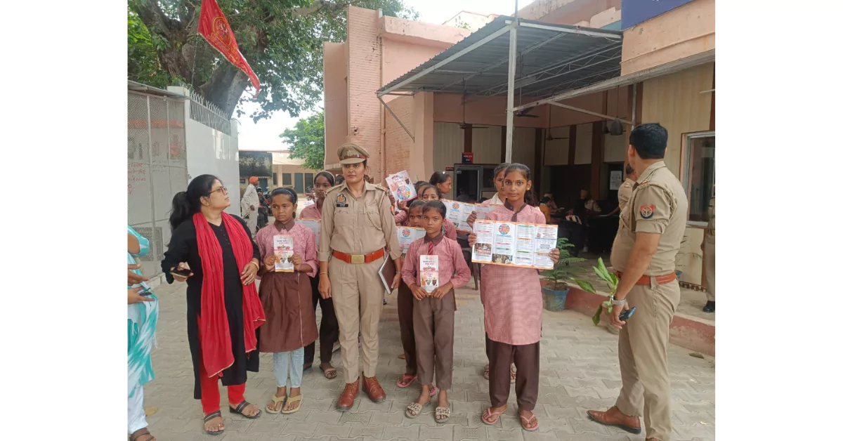 मिशन शक्ति 5.0, आगरा मिशन शक्ति, महिला सुरक्षा अभियान, छात्राओं का पुलिस भ्रमण, गुड टच बैड टच, महिला हेल्पलाइन नंबर, आत्मरक्षा प्रशिक्षण