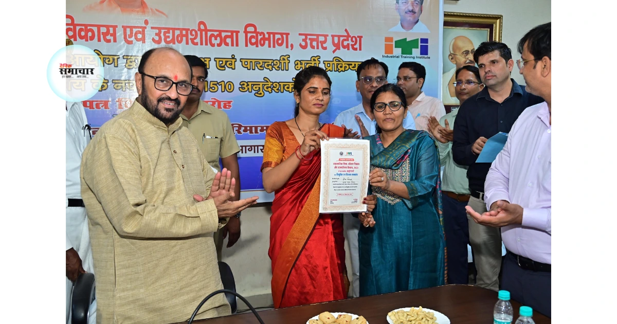 आगरा अनुदेशक नियुक्ति पत्र, अनुदेशक नियुक्ति 2025, योगी आदित्यनाथ नियुक्ति पत्र वितरण, योगेंद्र उपाध्याय आगरा, पुरुषोत्तम खंडेलवाल विधायक, आगरा नियुक्ति समाचार, उत्तर प्रदेश अनुदेशक भर्ती 2025