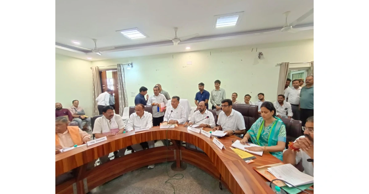 आगरा बाढ़ समाचार, जयवीर सिंह आगरा दौरा, बाढ़ राहत किट वितरण, मुख्यमंत्री आपदा राहत कोष, बाढ़ प्रभावित परिवार मुआवजा, आगरा बाढ़ अपडेट, पर्यटन मंत्री जयवीर सिंह, बाढ़ प्रभावित गांव आगरा, आगरा बाढ़ राहत शिविर, यमुना नदी कटान आगरा, बाढ़ आपदा राहत आगरा, आगरा न्यूज़ 2025