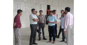 छत्रपति शिवाजी महाराज संग्रहालय आगरा, DM अरविंद बंगारी निरीक्षण, आगरा पर्यटन विकास, शिवाजी महाराज म्यूजियम निर्माण, दिसंबर 2026 तक संग्रहालय, आगरा पर्यटन समाचार, प्री कास्ट तकनीक निर्माण, आगरा जिले की खबरें, आगरा संग्रहालय प्रोजेक्ट, पर्यटन स्थलों का विकास आगरा