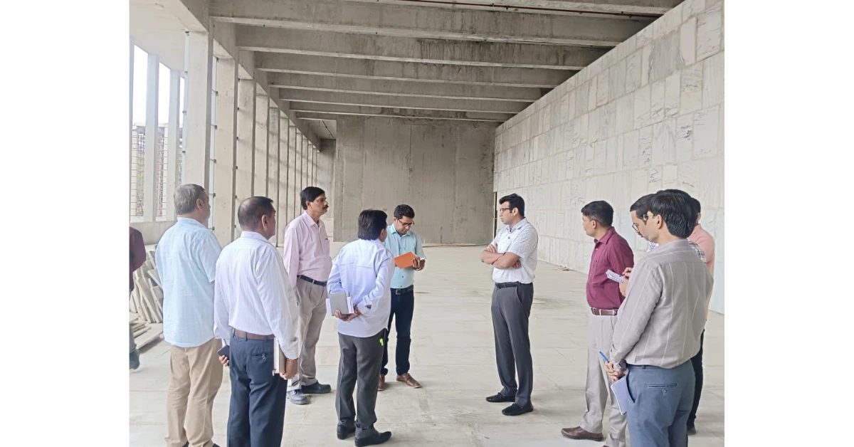 छत्रपति शिवाजी महाराज संग्रहालय आगरा, DM अरविंद बंगारी निरीक्षण, आगरा पर्यटन विकास, शिवाजी महाराज म्यूजियम निर्माण, दिसंबर 2026 तक संग्रहालय, आगरा पर्यटन समाचार, प्री कास्ट तकनीक निर्माण, आगरा जिले की खबरें, आगरा संग्रहालय प्रोजेक्ट, पर्यटन स्थलों का विकास आगरा