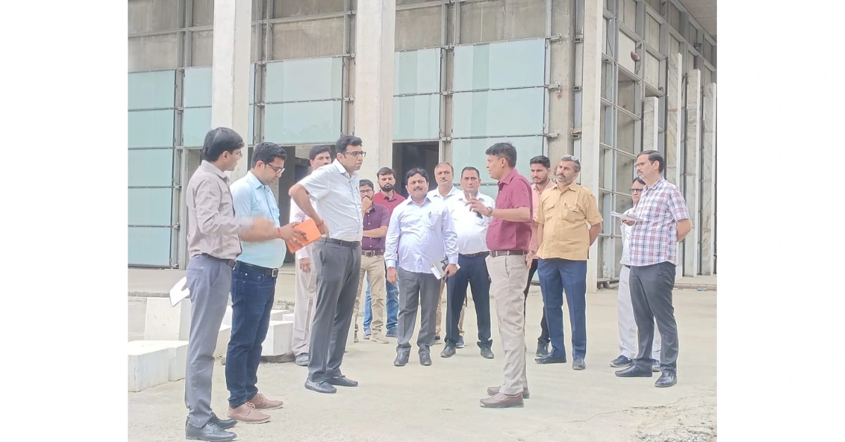 छत्रपति शिवाजी महाराज संग्रहालय आगरा, DM अरविंद बंगारी निरीक्षण, आगरा पर्यटन विकास, शिवाजी महाराज म्यूजियम निर्माण, दिसंबर 2026 तक संग्रहालय, आगरा पर्यटन समाचार, प्री कास्ट तकनीक निर्माण, आगरा जिले की खबरें, आगरा संग्रहालय प्रोजेक्ट, पर्यटन स्थलों का विकास आगरा