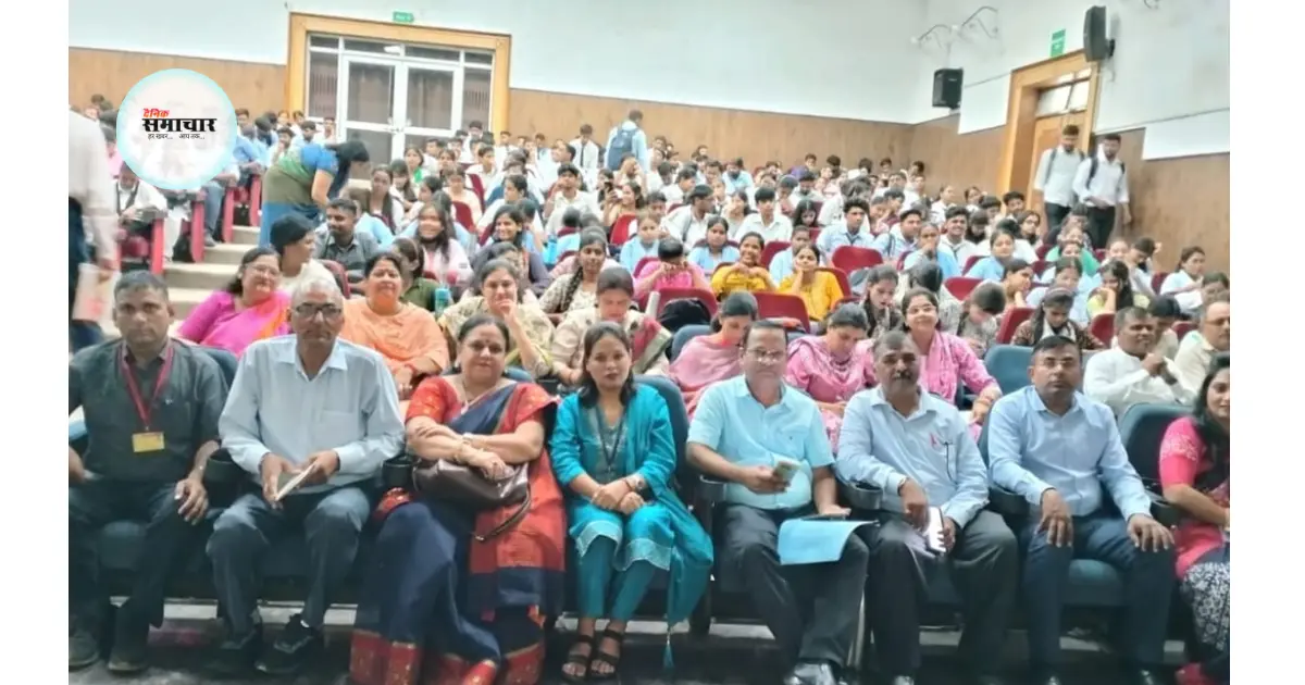 विकसित उत्तर प्रदेश @2047, विकसित आगरा 2047, आगरा संवाद कार्यक्रम, उत्तर प्रदेश विजन डॉक्यूमेंट, यूपी विकास योजना 2047, योगी आदित्यनाथ आर्थिक सलाहकार