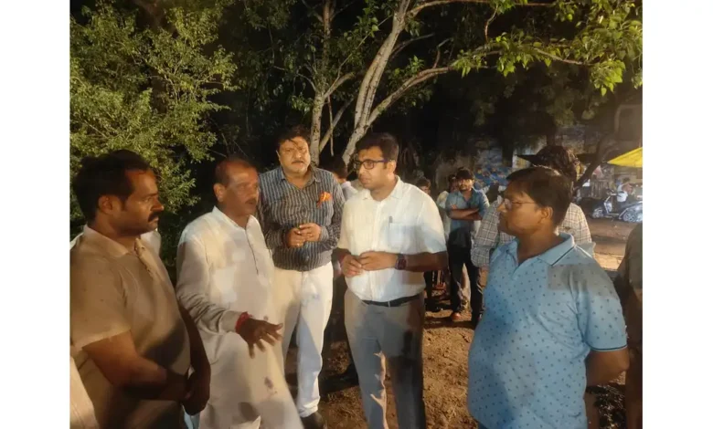 आगरा बाढ़ अलर्ट, यमुना नदी का जलस्तर, जिलाधिकारी अरविंद मल्लप्पा बंगारी, विधायक पुरुषोत्तम खंडेलवाल, आगरा प्रशासन बाढ़ तैयारी, आगरा डूब क्षेत्र निरीक्षण, बाढ़ शरणालय आगरा