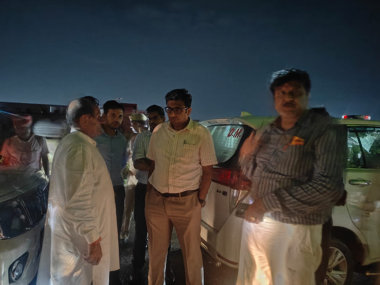 आगरा बाढ़ अलर्ट, यमुना नदी का जलस्तर, जिलाधिकारी अरविंद मल्लप्पा बंगारी, विधायक पुरुषोत्तम खंडेलवाल, आगरा प्रशासन बाढ़ तैयारी, आगरा डूब क्षेत्र निरीक्षण, बाढ़ शरणालय आगरा