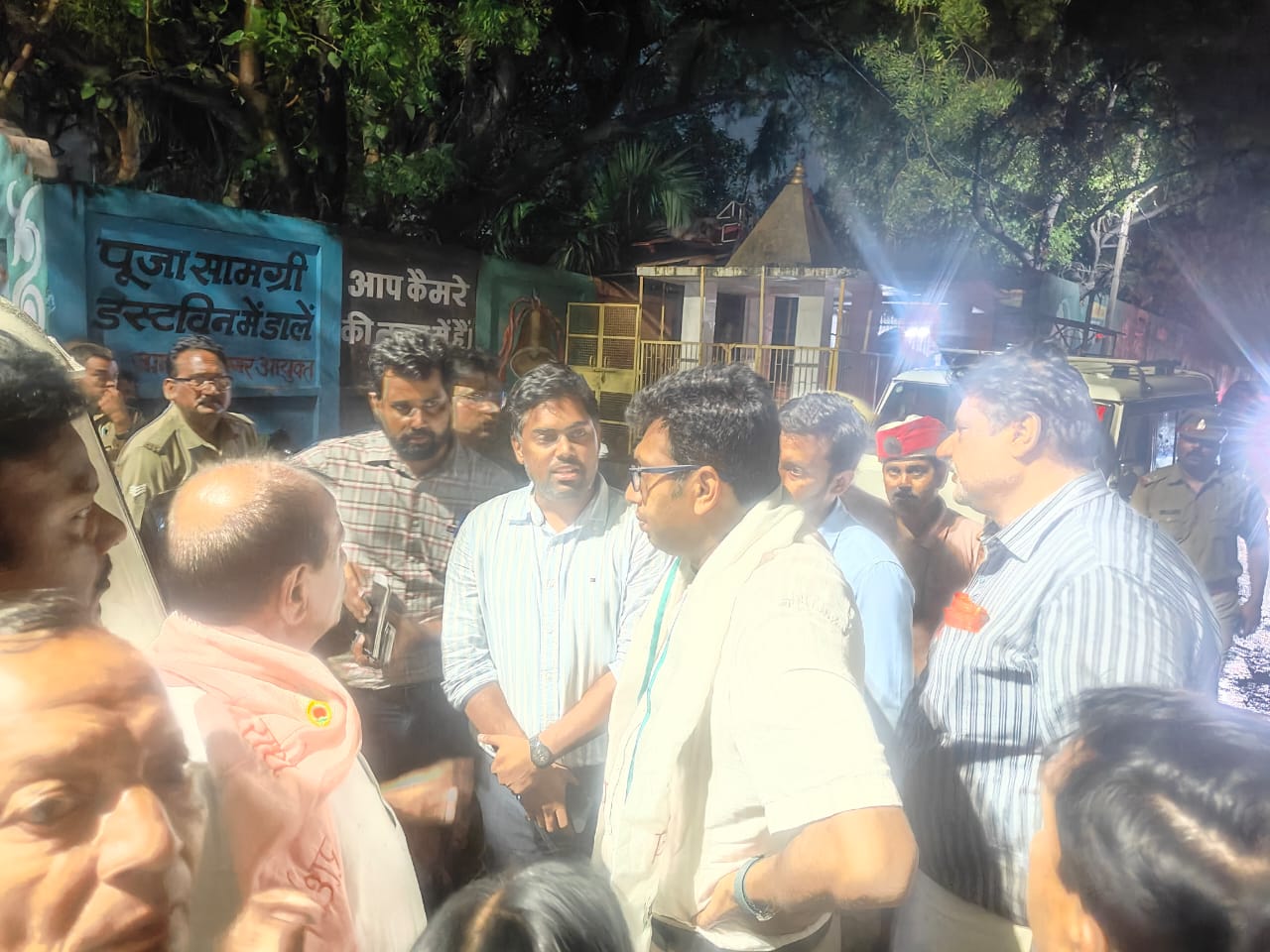 आगरा बाढ़ अलर्ट, यमुना नदी का जलस्तर, जिलाधिकारी अरविंद मल्लप्पा बंगारी, विधायक पुरुषोत्तम खंडेलवाल, आगरा प्रशासन बाढ़ तैयारी, आगरा डूब क्षेत्र निरीक्षण, बाढ़ शरणालय आगरा