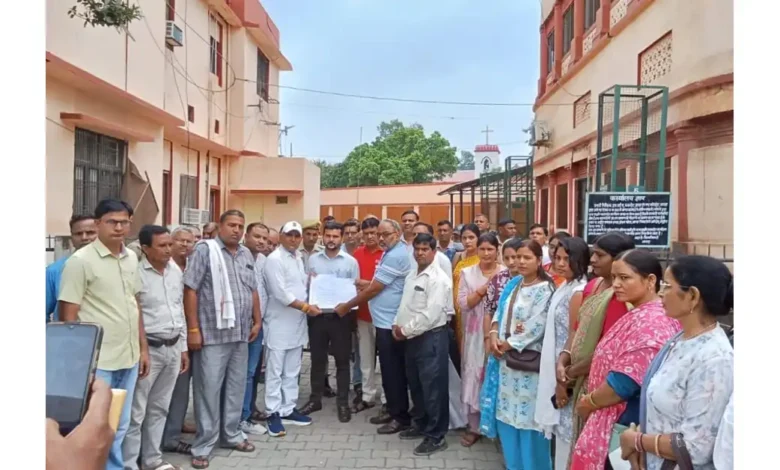 शिक्षक दिवस धरना