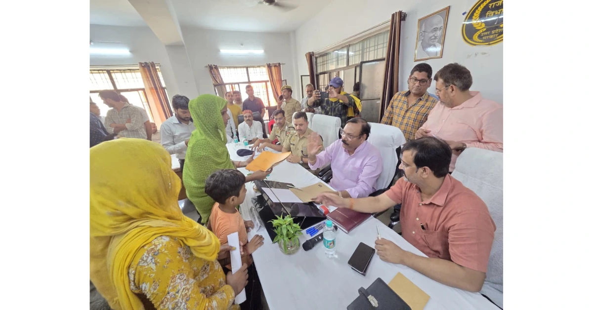 सांसद जन चौपाल, राजकुमार चाहर, किसान मुफ्त बीमा, कृषक दुर्घटना बीमा योजना, बाह तहसील चौपाल, प्रधानमंत्री सुरक्षा बीमा योजना, मोदी जन्मदिन 75, ग्रामीण समस्याएं समाधान, आगरा जन चौपाल, योगी सरकार किसान योजनाएं