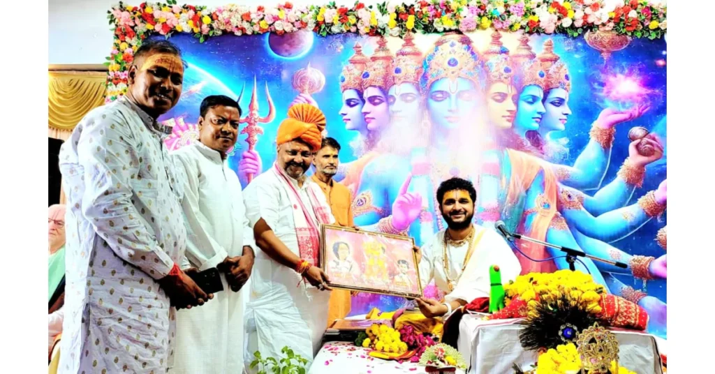 श्रीमद भागवत कथा समापन: संतों का आशीर्वाद, उमड़ी भक्तों की भीड़ और स्वदेशी अपनाने का संदेश श्रीमद भागवत कथा 2025, धाकड़ धर्मशाला भागवत कथा, कृष्ण सुदामा प्रसंग, संत अरविंद महाराज आगरा, प्रेमनिधि मंदिर संत, विजय शिवहरे स्वदेशी अपील, भागवत कथा समापन आगरा, सनातन धर्म प्रचार, स्वदेशी अपनाओ दीपावली