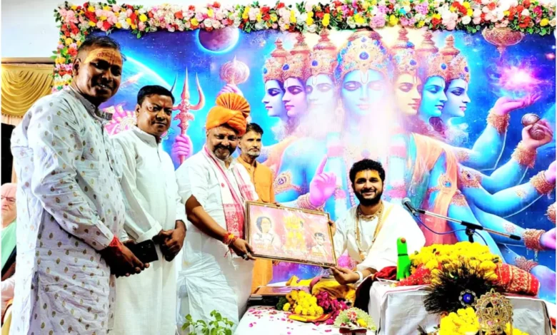 श्रीमद भागवत कथा 2025, धाकड़ धर्मशाला भागवत कथा, कृष्ण सुदामा प्रसंग, संत अरविंद महाराज आगरा, प्रेमनिधि मंदिर संत, विजय शिवहरे स्वदेशी अपील, भागवत कथा समापन आगरा, सनातन धर्म प्रचार, स्वदेशी अपनाओ दीपावली