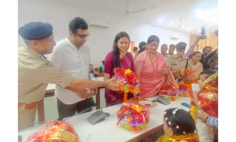 मिशन शक्ति 5.0, आगरा कन्या पूजन, नवरात्रि समापन आगरा, बेटी बचाओ बेटी पढ़ाओ, महिला सशक्तिकरण, कन्या पूजन 2025, यूपी सरकार महिला योजनाएं, मिशन शक्ति अभियान, मातृ शक्ति नमन, महिला कल्याण योजनाएं उत्तर प्रदेश