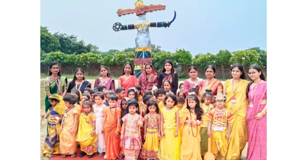 रामानुजन इंटरनेशनल स्कूल दशहरा, राम रावण युद्ध मंचन 2025, रावण दहन आगरा स्कूल, विजयदशमी कार्यक्रम 2025, दशहरा पर्व रामानुजन स्कूल, रामायण मंचन आगरा, बुराई पर अच्छाई की विजय, स्कूल कल्चरल प्रोग्राम दशहरा