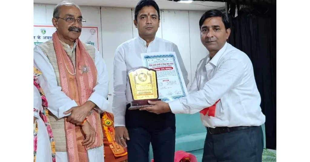 अंतर्राष्ट्रीय शिक्षक दिवस 2025: आगरा के प्रधानाध्यापक मो. शमशाद आलम को मिला “शिक्षक रत्न सम्मान” शिक्षक दिवस 2025, अंतर्राष्ट्रीय शिक्षक दिवस, आगरा शिक्षक सम्मान, मो शमशाद आलम शिक्षक रत्न सम्मान, शिक्षक दिवस 2025 आगरा, शिक्षा में नवाचार, निपुण भारत मिशन, मिशन शक्ति, शिक्षक सम्मान 2025, बरेली शिक्षक समारोह