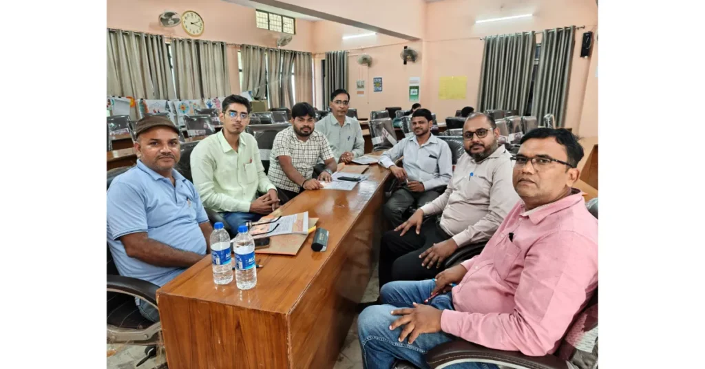 आगरा शिक्षा समाचार, अजय कुमार शर्मा, NCERT कस्टमाइजेशन, EVS पुस्तक, हमारा अद्भुत संसार, राज्य शिक्षा संस्थान प्रयागराज, शिक्षक उपलब्धि, यूपी शिक्षा विभाग, NEP 2020, यूपी एजुकेशन न्यूज, NCERT UP Workshop, Education News India, Shiksha Samachar, Teacher Achievement, Prayagraj Workshop, UP Teachers, Mission Prerna UP