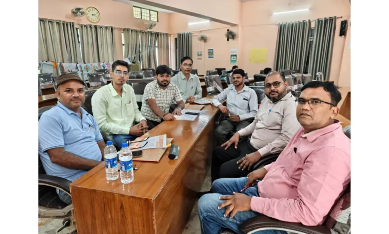 आगरा शिक्षा समाचार, अजय कुमार शर्मा, NCERT कस्टमाइजेशन, EVS पुस्तक, हमारा अद्भुत संसार, राज्य शिक्षा संस्थान प्रयागराज, शिक्षक उपलब्धि, यूपी शिक्षा विभाग, NEP 2020, यूपी एजुकेशन न्यूज, NCERT UP Workshop, Education News India, Shiksha Samachar, Teacher Achievement, Prayagraj Workshop, UP Teachers, Mission Prerna UP