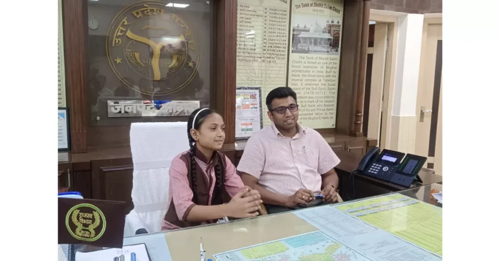 मिशन शक्ति 5.0, आगरा समाचार, छात्रा गुलाल, एक दिन की डीएम, जिलाधिकारी अरविंद मल्लप्पा बंगारी, महिला सशक्तिकरण, योगी आदित्यनाथ, बेटी बचाओ बेटी पढ़ाओ, UP Mission Shakti, Girl Empowerment India, Student Became DM, Agra Girl News, IAS Inspiration, Beti Bachao Beti Padhao UP, महिला अधिकार, यूपी महिला सुरक्षा, आगरा न्यूज, Mission Shakti UP 2025
