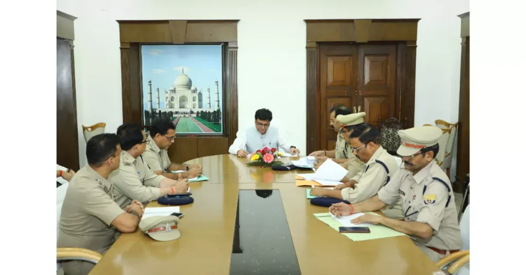 नितिन अग्रवाल, आबकारी मंत्री आगरा, आबकारी विभाग समीक्षा बैठक, जीएसटी सुधार, व्यापारियों का सम्मेलन दिल्ली, पीएम मोदी धन्यवाद सम्मेलन, आबकारी विभाग आगरा, अवैध शराब नियंत्रण, जीएसटी दरों में बदलाव, hindidainiksamachar, आगरा ताज़ा खबर