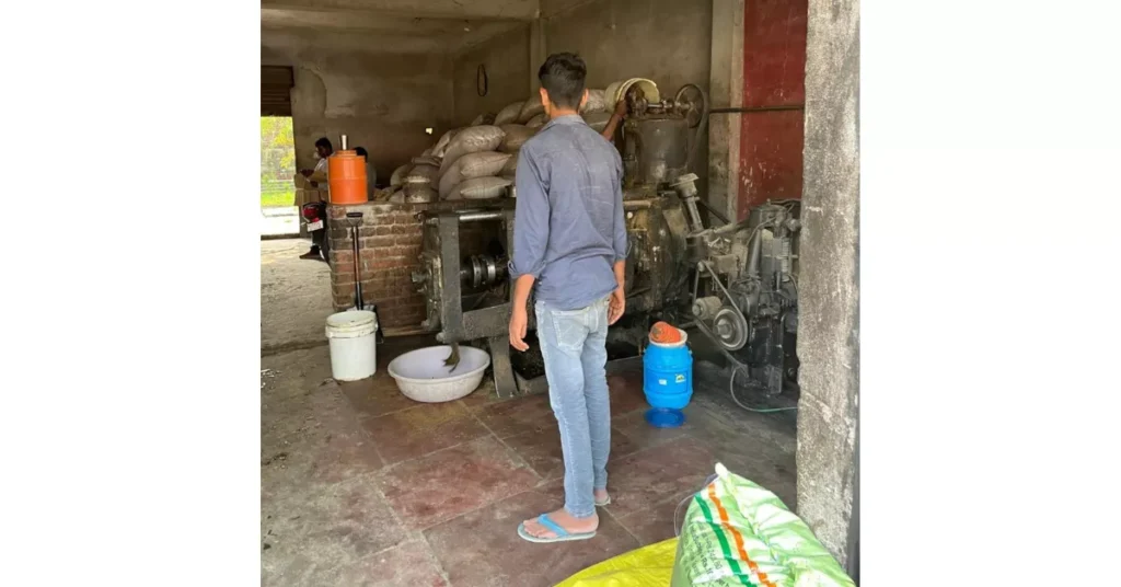 आगरा खाद्य सुरक्षा विभाग, दीपावली मिठाई जांच, खाद्य सुरक्षा छापेमारी आगरा, मिलावटी मिठाई जांच, खोया जांच आगरा, पनीर और घी नमूना, मां कैला देवी ट्रेडर्स डिगनेर, जिलाधिकारी अरविंद मल्लप्पा बंगारी, खाद्य सुरक्षा अभियान 2025, hindidainiksamachar