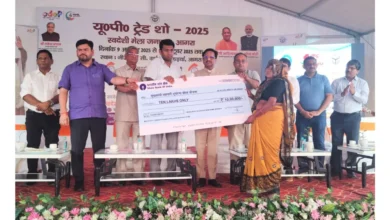 यू.पी. ट्रेड शो-2025, स्वदेशी मेला आगरा, Agra Trade Show 2025, Chief Minister Yogi Adityanath, व्यापारी दुर्घटना बीमा योजना, Swadeshi Products Agra, Vocal for Local, MSME Support UP, Agra MSME News, Local Handloom Products, Agra Handicrafts Mela, GST Savings Festival, Agra Swadeshi Exhibition, Agra Local Entrepreneurs, दीपावली Swadeshi Shopping, Agra Local Business News, Uttar Pradesh Trade Fair, Agra State Level Mela, Rakesh Garg Udyog, Arvind Mallappa Bangari, Agra District News, Agra Local Industries, MSME Empowerment UP, Indian Handicrafts Mela, Agra Market Exhibition, Swadeshi Products Promotion