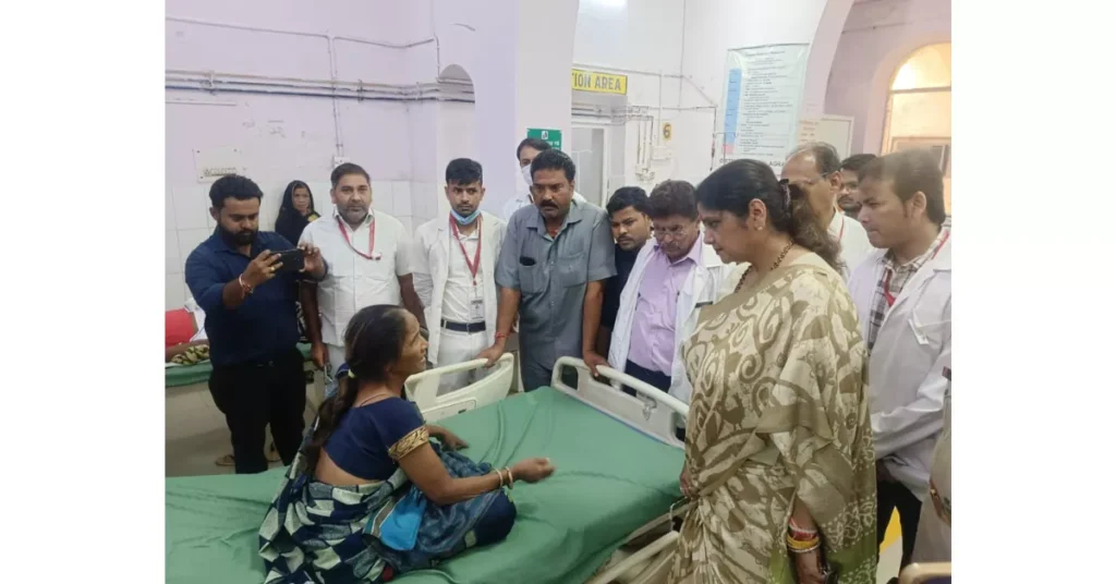 राज्य महिला आयोग की अध्यक्ष बबीता चौहान ने किया जिला अस्पताल आगरा का औचक निरीक्षण | मरीजों से ली प्रत्यक्ष जानकारी और दी सख्त हिदायतें बबीता चौहान, राज्य महिला आयोग, जिला अस्पताल आगरा, आगरा न्यूज़, आगरा स्वास्थ्य समाचार, महिला आयोग निरीक्षण, आगरा अस्पताल खबर, आगरा हेल्थ अपडेट, up women commission news, babita chauhan inspection, health department agra, government hospital up, agra breaking news, google discover news, women health awareness
