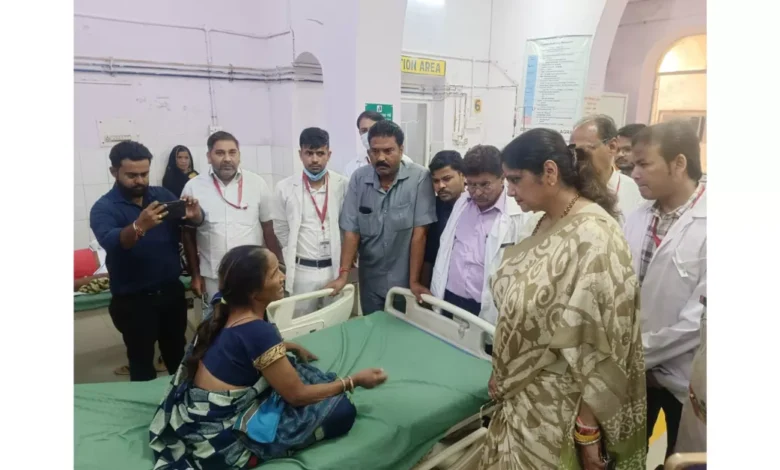 बबीता चौहान, राज्य महिला आयोग, जिला अस्पताल आगरा, आगरा न्यूज़, आगरा स्वास्थ्य समाचार, महिला आयोग निरीक्षण, आगरा अस्पताल खबर, आगरा हेल्थ अपडेट, up women commission news, babita chauhan inspection, health department agra, government hospital up, agra breaking news, google discover news, women health awareness