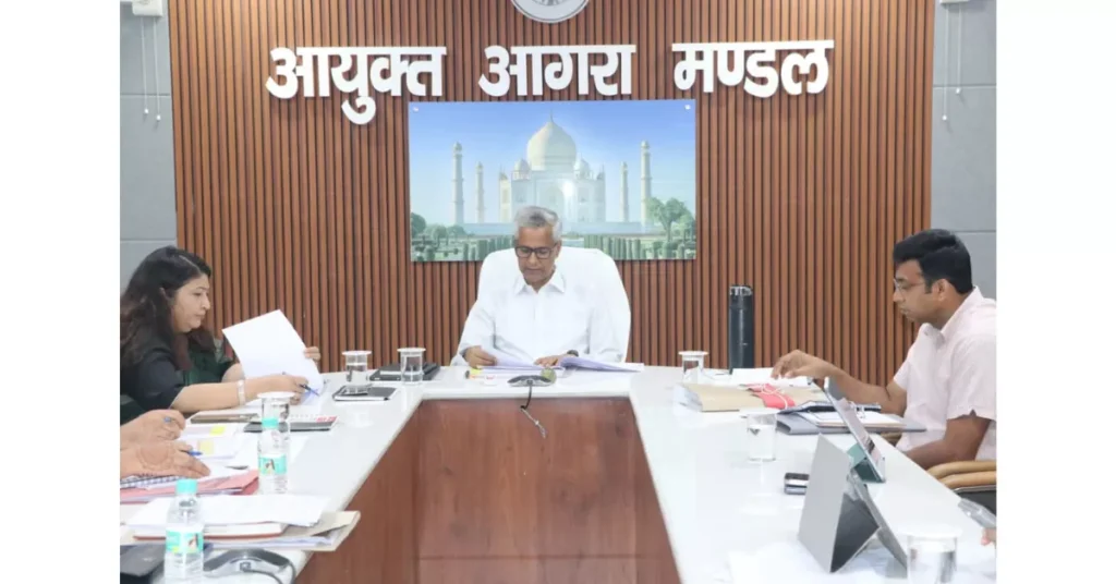 मण्डलायुक्त शैलेन्द्र कुमार सिंह की अध्यक्षता में मण्डल स्तरीय समीक्षा बैठक, कर वसूली और आईजीआरएस निस्तारण पर सख्त निर्देश | Agra News आगरा समाचार, मण्डलायुक्त शैलेन्द्र कुमार सिंह, आईजीआरएस समीक्षा बैठक, आगरा मंडल समीक्षा, कर वसूली बैठक, आगरा प्रशासन, आगरा ताज़ा खबर, उत्तर प्रदेश समाचार, फिरोजाबाद समाचार, मथुरा समाचार, मैनपुरी समाचार, वृक्षारोपण अभियान, आगरा मंडलायुक्त, सरकारी बैठक आगरा, विकास समीक्षा बैठक, राजस्व वसूली आगरा, आईजीआरएस निस्तारण, आगरा डीएम, प्रशासनिक समीक्षा, ताज नगरी समाचार