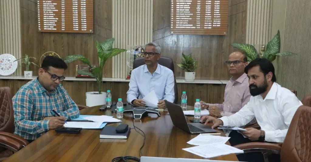 आगरा पेयजल पुनर्गठन योजना, आगरा समाचार, आगरा पेयजल योजना, अमृत 2.0 योजना, आगरा जलापूर्ति परियोजना, मंडलायुक्त शैलेंद्र कुमार सिंह, नगर आयुक्त आगरा, यूपीडा आगरा, एनएचएआई अनुमति, यूपीसीडा भूमि स्वीकृति, भगवती बाग जलाशय, पोईया गांव योजना, छलेसर जल परियोजना, आगरा विकास समाचार, स्मार्ट वाटर सिटी आगरा, अमृत मिशन उत्तर प्रदेश