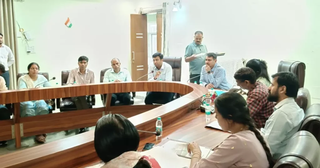 जल शक्ति अभियान, कैच द रेन 2025, आगरा जल संरक्षण, भूगर्भ जल स्तर, प्रधानमंत्री कृषि सिंचाई योजना, जल जीवन मिशन, रोहित कुमार नोडल अधिकारी, वाटर हार्वेस्टिंग सिस्टम, आगरा समाचार, यूपी जल संरक्षण योजना, तालाब जीर्णोद्धार, मनरेगा योजना, कृषि विभाग, सिंचाई विभाग, वृक्षारोपण अभियान, पर्यावरण संरक्षण