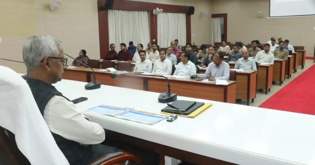 Agra Breaking: आगरा में मण्डलीय उद्योग बन्धु समिति की बैठक सम्पन्न | निवेश, उद्योग विकास और स्वरोजगार योजनाओं पर मंथन आगरा उद्योग बन्धु समिति बैठक, मण्डलायुक्त शैलेन्द्र कुमार सिंह, आगरा औद्योगिक विकास, यूपीसीडा आगरा प्रोजेक्ट्स, मुख्यमंत्री युवा स्वरोजगार योजना, ओडीओपी योजना उत्तर प्रदेश, सीएम युवा उद्यमी विकास अभियान, आगरा निवेश समाचार, उत्तर प्रदेश निवेश नीति, फाउंड्री नगर सौंदर्यीकरण, सिकंदरा औद्योगिक क्षेत्र, उद्योग बन्धु बैठक आगरा, यूपी उद्योग विकास, आगरा में औद्योगिक निवेश, एक ट्रिलियन डॉलर इकोनॉमी यूपी, आगरा व्यापार समाचार, यूपीसीडा विकास कार्य, मण्डलीय उद्योग समीक्षा बैठक, आगरा रोजगार सृजन, उत्तर प्रदेश उद्योग प्रोत्साहन