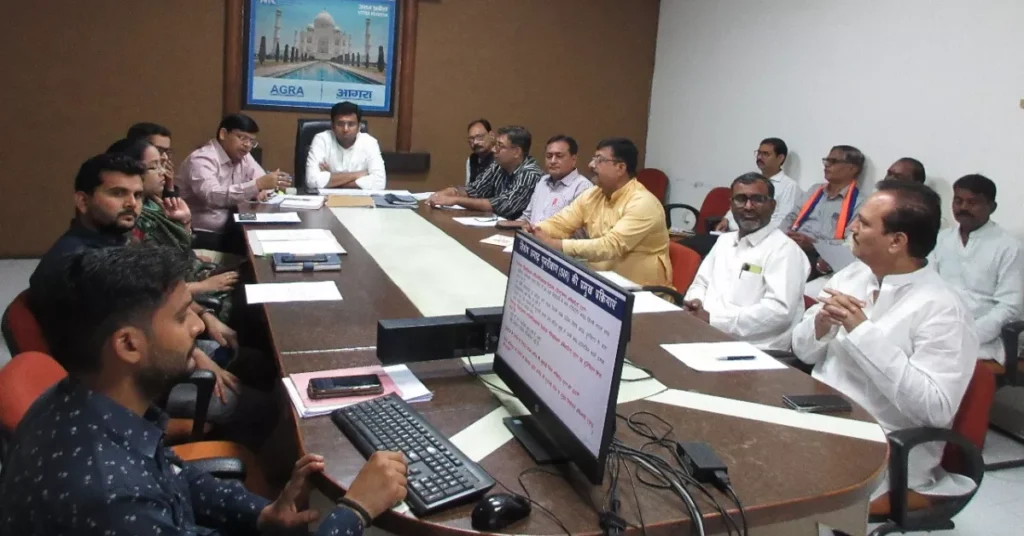 जिलाधिकारी आगरा, अरविन्द मल्लप्पा बंगारी, आगरा समाचार, आगरा निर्वाचन, मतदाता सूची पुनरीक्षण, निर्वाचन आयोग आगरा, विशेष प्रगाढ़ पुनरीक्षण 2025, विधानसभा चुनाव 2026, आगरा वोटर लिस्ट, आगरा बीएलओ, निर्वाचन अधिकारी बैठक, आगरा राजनीतिक बैठक, यूपी चुनाव अपडेट, आगरा जिले की खबरें, voter list revision agra, election commission meeting agra, democracy transparency india