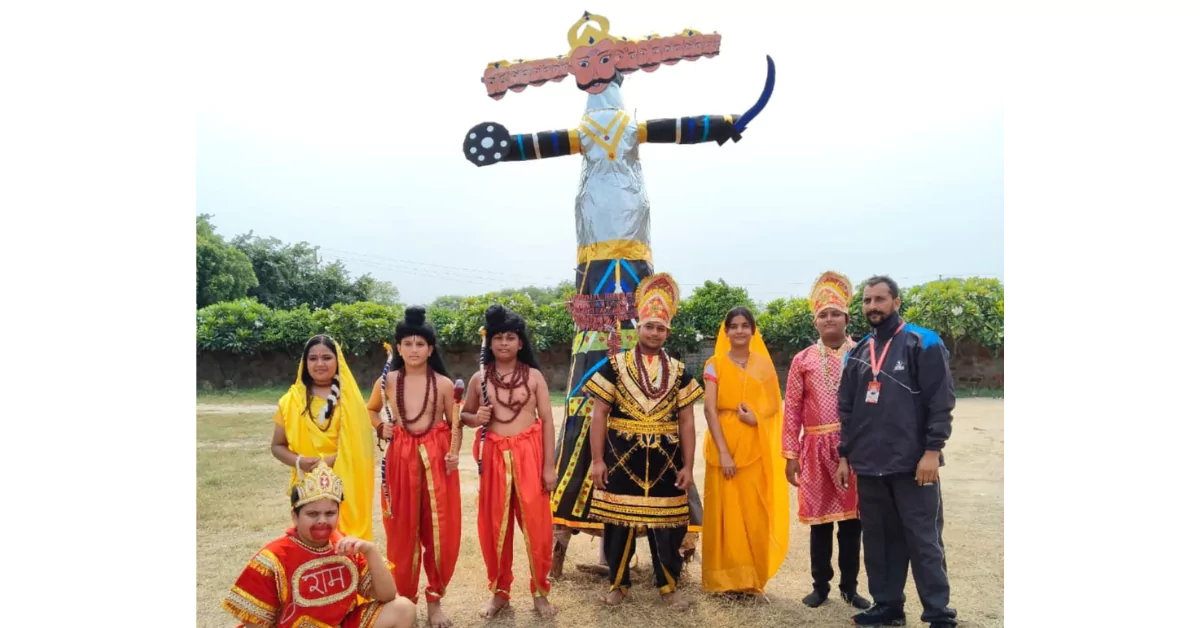 रामानुजन इंटरनेशनल स्कूल दशहरा, राम रावण युद्ध मंचन 2025, रावण दहन आगरा स्कूल, विजयदशमी कार्यक्रम 2025, दशहरा पर्व रामानुजन स्कूल, रामायण मंचन आगरा, बुराई पर अच्छाई की विजय, स्कूल कल्चरल प्रोग्राम दशहरा