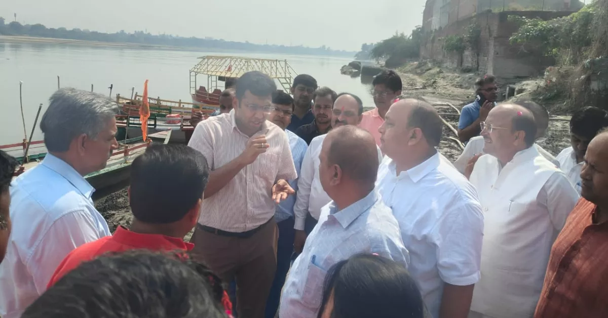 छठ पूजा आगरा, छठ पूजा तैयारी, बल्केश्वर घाट आगरा, कैलाश घाट निरीक्षण, जिलाधिकारी अरविंद मल्लप्पा बंगारी, विधायक पुरुषोत्तम खंडेलवाल, आगरा समाचार, यमुना घाट सुरक्षा, छठ पूजा 2025, आगरा प्रशासन, छठ पूजा व्यवस्था, आगरा छठ घाट, डीएम आगरा निरीक्षण, यूपी न्यूज़, छठ पर्व आगरा