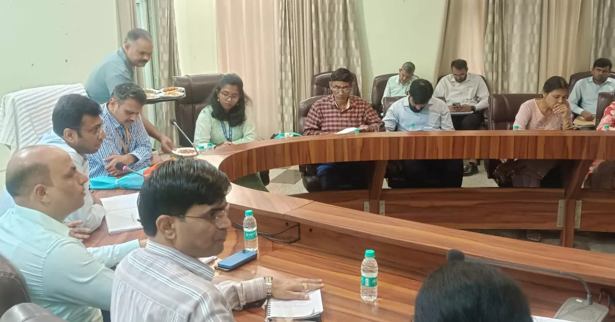 जल शक्ति अभियान, कैच द रेन 2025, आगरा जल संरक्षण, भूगर्भ जल स्तर, प्रधानमंत्री कृषि सिंचाई योजना, जल जीवन मिशन, रोहित कुमार नोडल अधिकारी, वाटर हार्वेस्टिंग सिस्टम, आगरा समाचार, यूपी जल संरक्षण योजना, तालाब जीर्णोद्धार, मनरेगा योजना, कृषि विभाग, सिंचाई विभाग, वृक्षारोपण अभियान, पर्यावरण संरक्षण