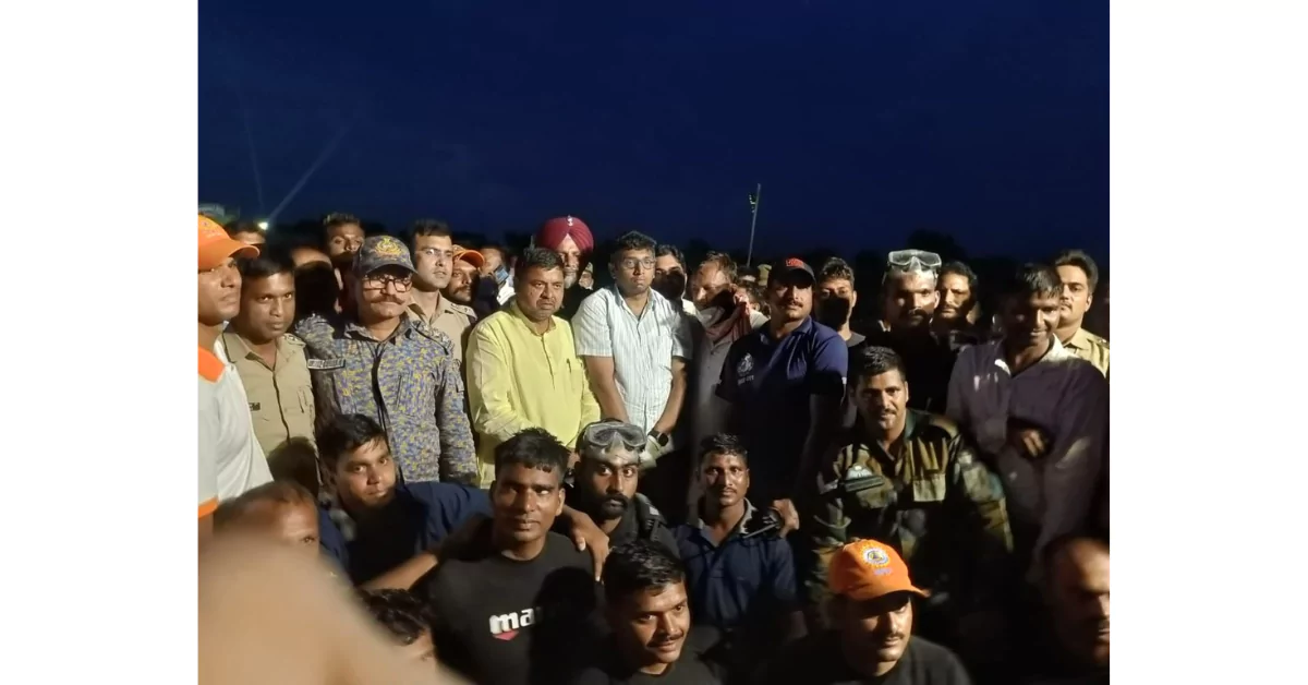 ऑपरेशन उटंगन, आगरा न्यूज़, अरविन्द मल्लप्पा बंगारी, ऊटंगन नदी हादसा, आगरा रेस्क्यू ऑपरेशन, एनडीआरएफ एसडीआरएफ, खेरागढ़ न्यूज़, डूंगरवाला नदी दुर्घटना, आगरा प्रशासन, Operation Utangan, Agra Rescue News, Uttar Pradesh Latest News, Agra DM News, Human Story India