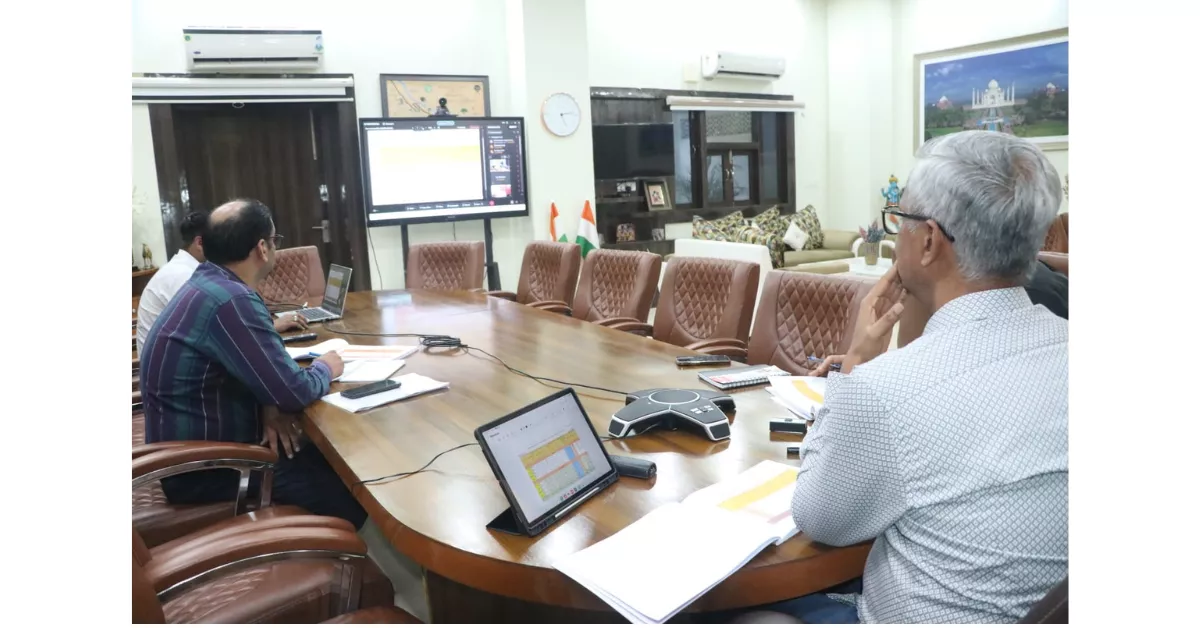 मण्डलायुक्त शैलेन्द्र कुमार सिंह, आगरा मंडल समीक्षा बैठक, राजस्व वसूली, कृषक दुर्घटना कल्याण योजना, दीपावली सुरक्षा, आगरा समाचार, फिरोजाबाद खबरें, मथुरा प्रशासन, यूपी सरकार, Uttar Pradesh News, Agra News Live, Google Discover News Hindi