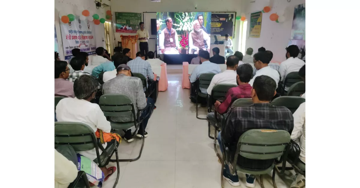 प्रधानमंत्री धन धान्य कृषि योजना, PMDDKY, दलहन आत्मनिर्भरता मिशन, प्रधानमंत्री मोदी, कृषि योजना 2025, किसान योजना उत्तर प्रदेश, आगरा कृषि विज्ञान केंद्र, सरसों मिनीकिट वितरण, नैनो यूरिया, कृषि समाचार, किसान सशक्तिकरण, Modi Agriculture Scheme, Dainik Samachar, PM Agriculture Launch, Agra News