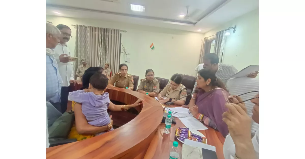 राज्य महिला आयोग आगरा, महिला उत्पीड़न, घरेलू हिंसा, आगरा महिला सुरक्षा, दहेज उत्पीड़न, महिला जन सुनवाई 2025, डॉ बबीता सिंह चौहान, योगी सरकार महिला सुरक्षा, कन्या सुमंगला योजना, महिला कौशल विकास आगरा, महिला पेंशन योजना, महिला अधिकार आगरा, महिला सुरक्षा हेल्पलाइन 112, आगरा महिला शिकायत, Uttar Pradesh Women Commission, Women Safety Agra, Domestic Violence Agra, Women Empowerment Agra, Agra Women News