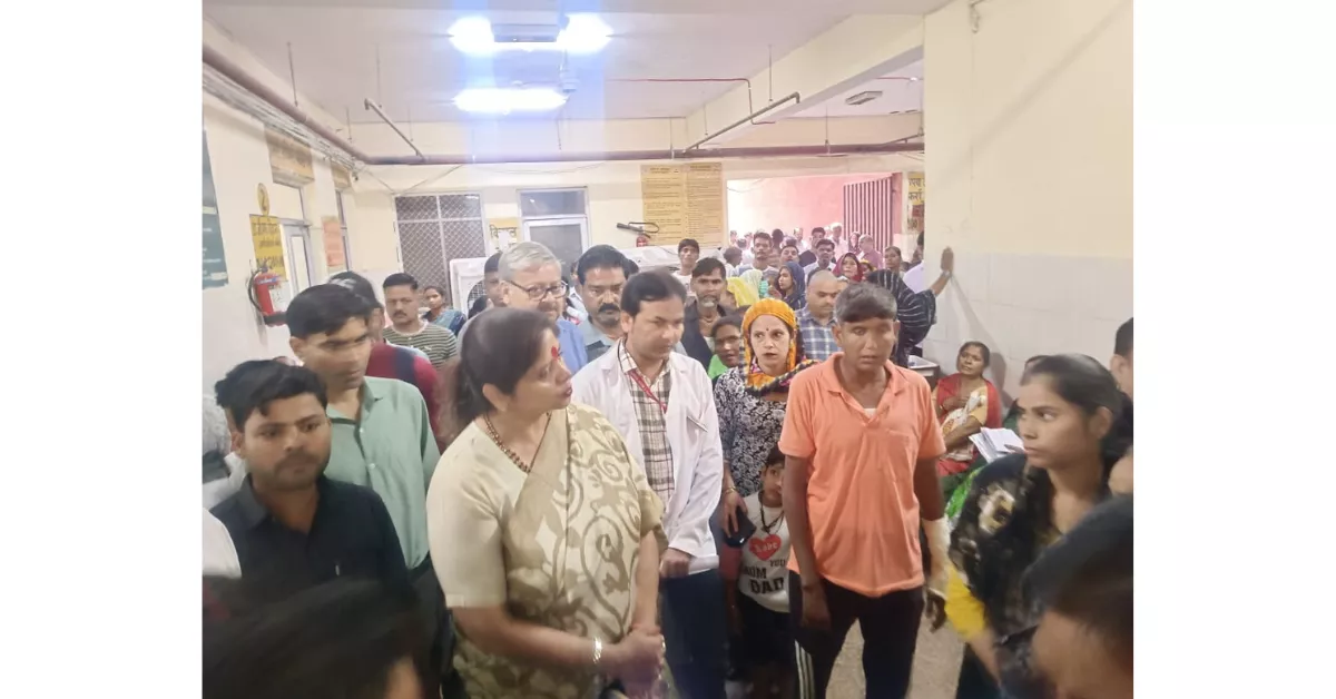 बबीता चौहान, राज्य महिला आयोग, जिला अस्पताल आगरा, आगरा न्यूज़, आगरा स्वास्थ्य समाचार, महिला आयोग निरीक्षण, आगरा अस्पताल खबर, आगरा हेल्थ अपडेट, up women commission news, babita chauhan inspection, health department agra, government hospital up, agra breaking news, google discover news, women health awareness